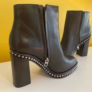 Women’s Coach Justina Bootie| W9